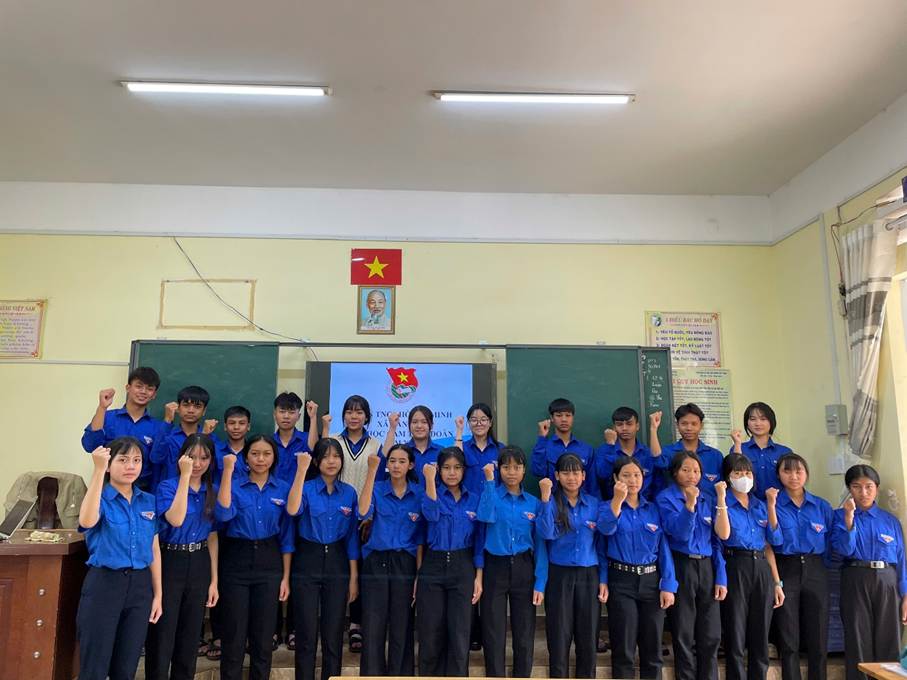 ''A group of people in blue shirts

AI-generated content may be incorrect.''