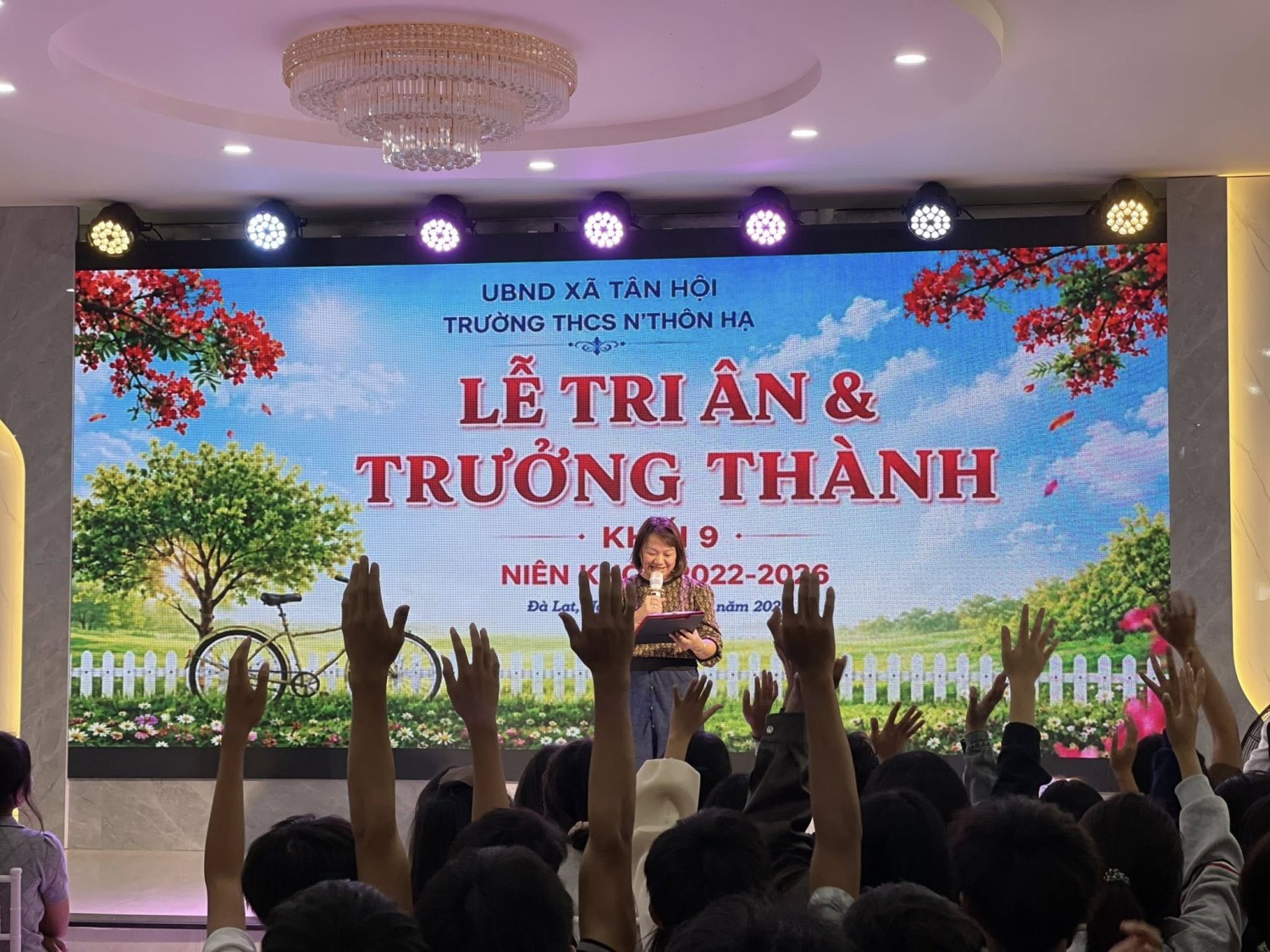 HÀNH TRÌNH CỦA KÝ ỨC VÀ TRƯỞNG THÀNH  CHUYẾN ĐI NGOẠI KHÓA ĐÁNG NHỚ CỦA HỌC SINH KHỐI 9 TRƯỜNG THCS N’THÔN HẠ