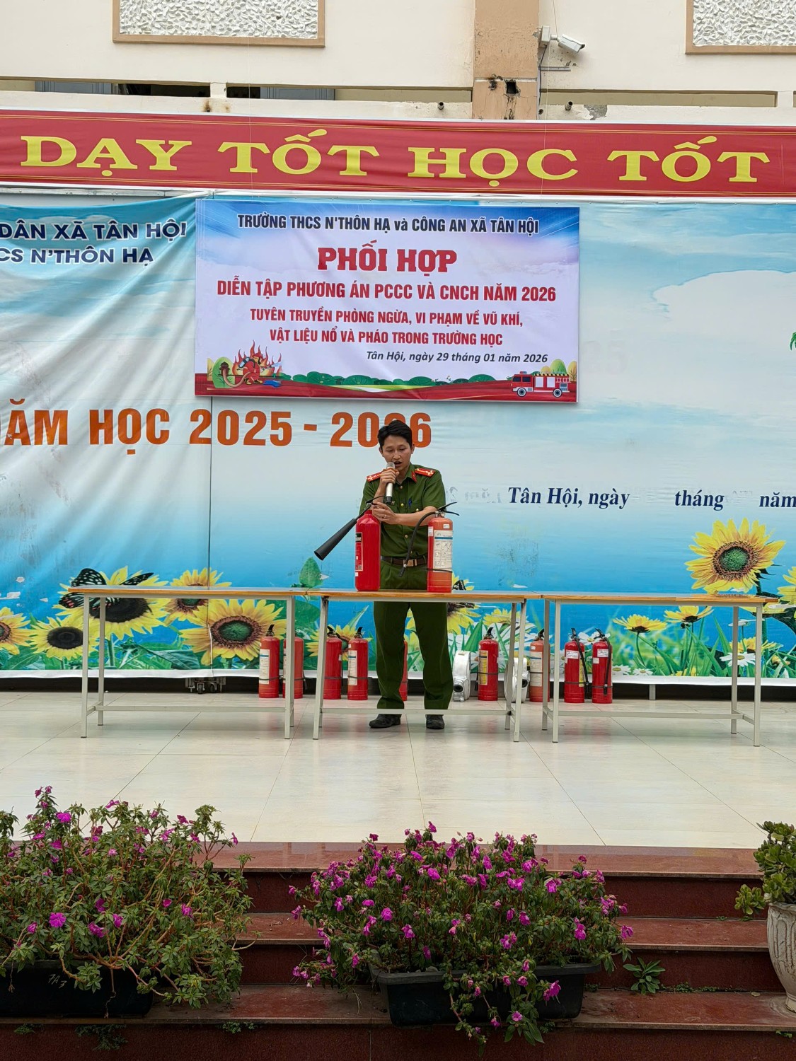 Thuong-uy-Nguyen-Dinh-Trung-tuyen-truyen-hd-PCCC-1.jpg